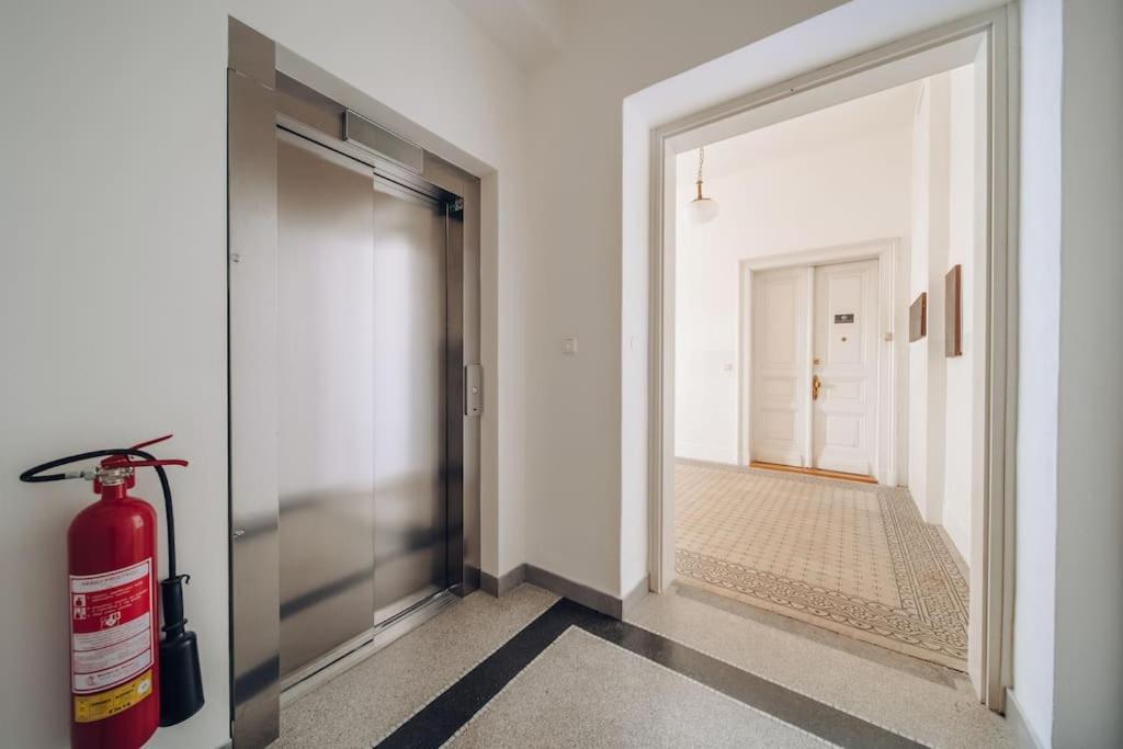 Magnificent Historical Penthouse In The Heart Of Prague Apartamento Exterior foto