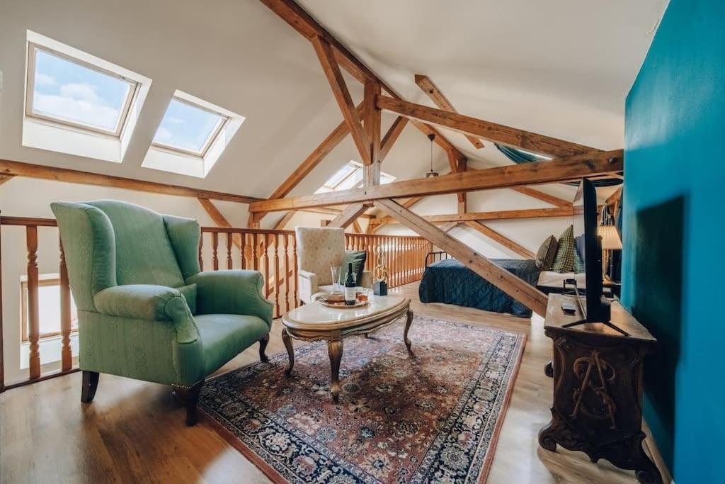 Magnificent Historical Penthouse In The Heart Of Prague Apartamento Exterior foto