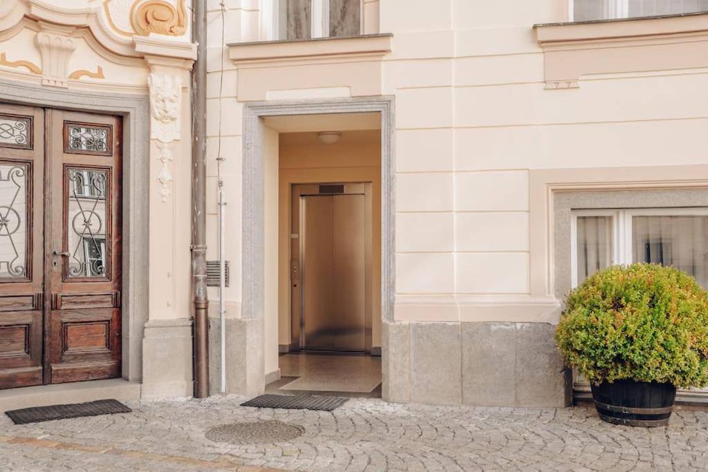 Magnificent Historical Penthouse In The Heart Of Prague Apartamento Exterior foto