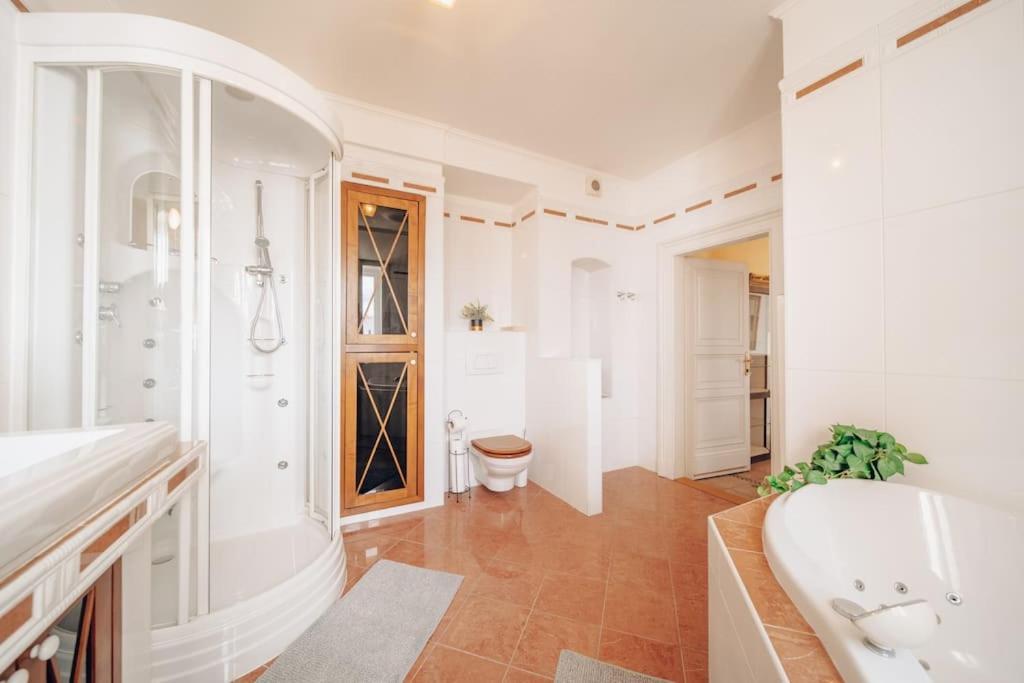 Magnificent Historical Penthouse In The Heart Of Prague Apartamento Exterior foto