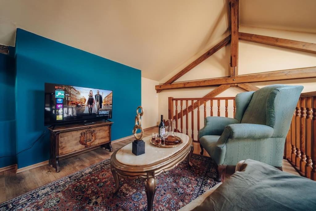 Magnificent Historical Penthouse In The Heart Of Prague Apartamento Exterior foto